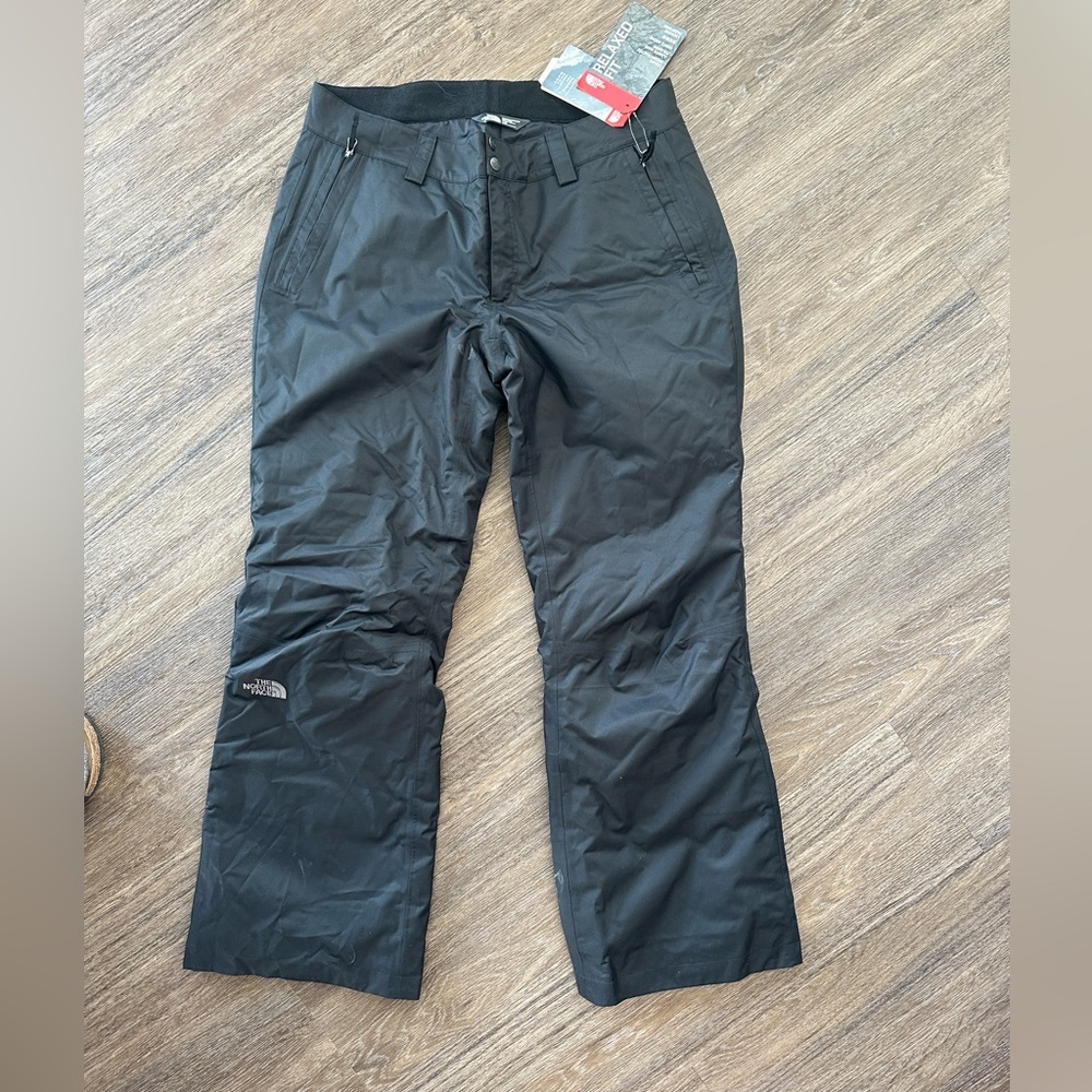 SOLD // NWT Ladies North Face Snow Pants - Lg